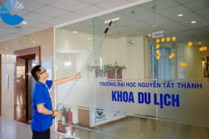 Dịch Vụ Lau Kính Tòa Nhà Cao Tầng